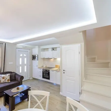 Cozy Retreat Close To Holiday home