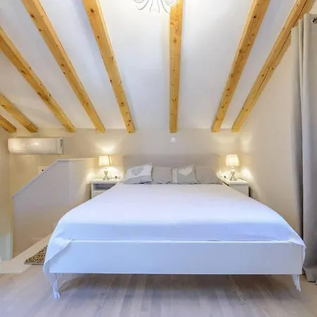 Cozy Retreat Close To